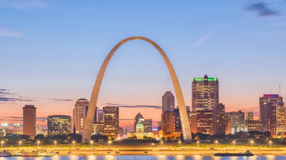 Saint Louis Arch in front of a cityscape